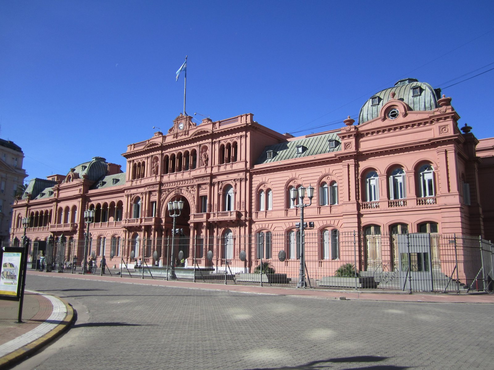 En medio de tensiones internas, el Gobierno reunió a la mesa política para destrabar el Presupuesto 2027