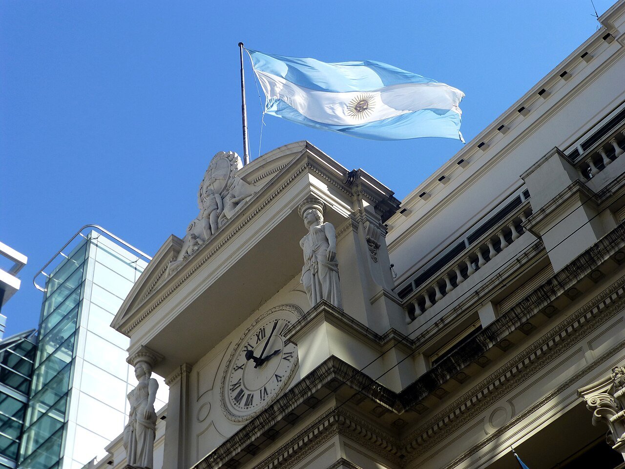 Los aumentos que llegan en septiembre: cuánto suben transporte, prepagas y colegios