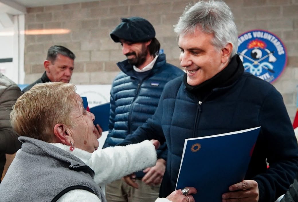 Hay que domar al gaucho. Llaryora recorrió localidades de Unión y dejó un gesto político en Viamonte