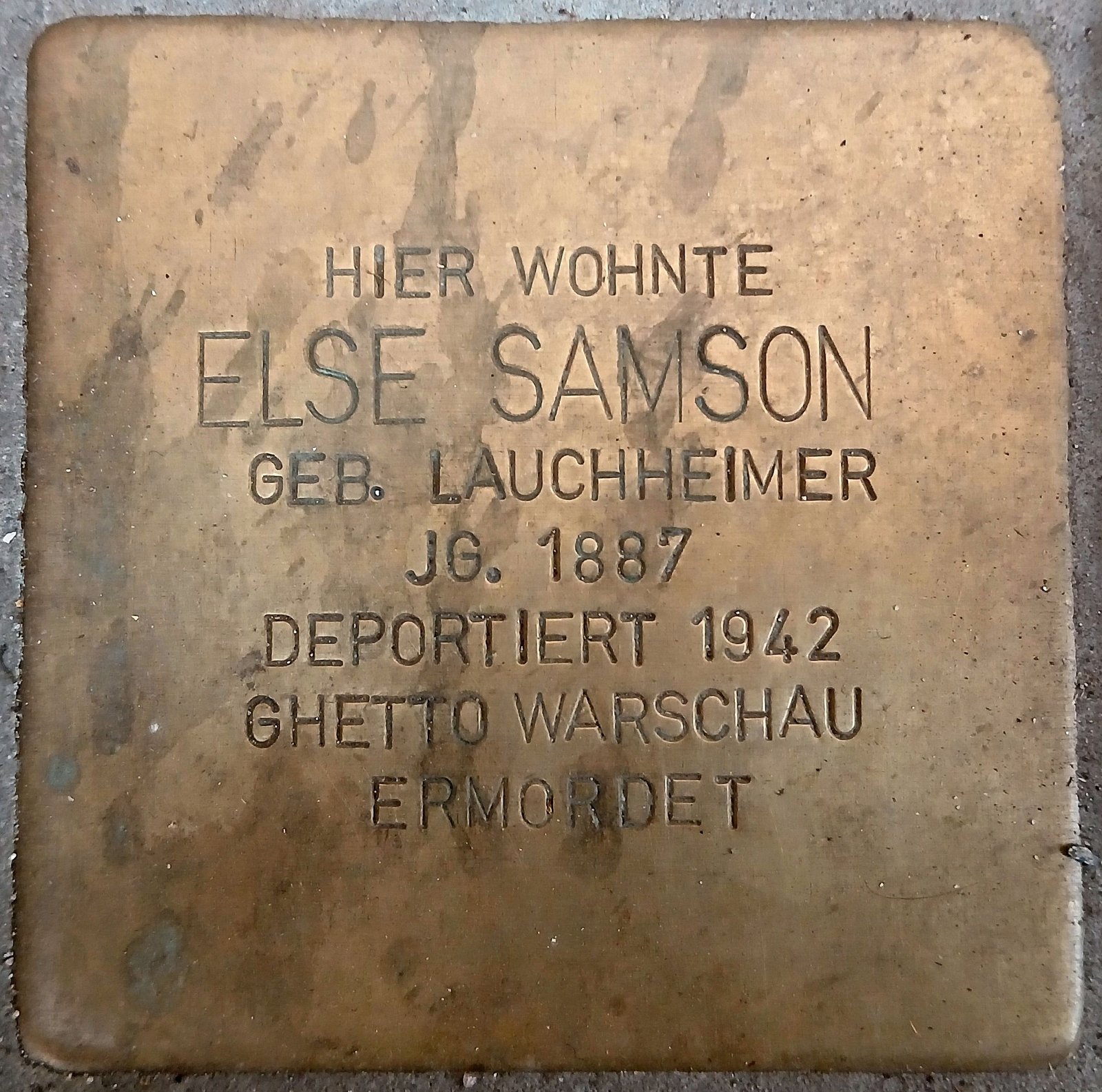 Un pueblo alemán prohíbe nuevas placas conmemorativas del Holocausto y desata polémica