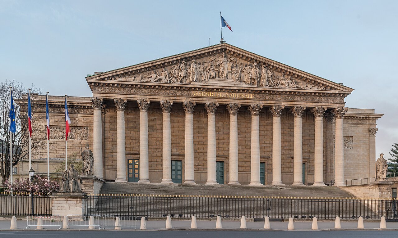 Crece la protesta estudiantil en Francia: cientos de liceos cerrados y unos 2.000 detenidos
