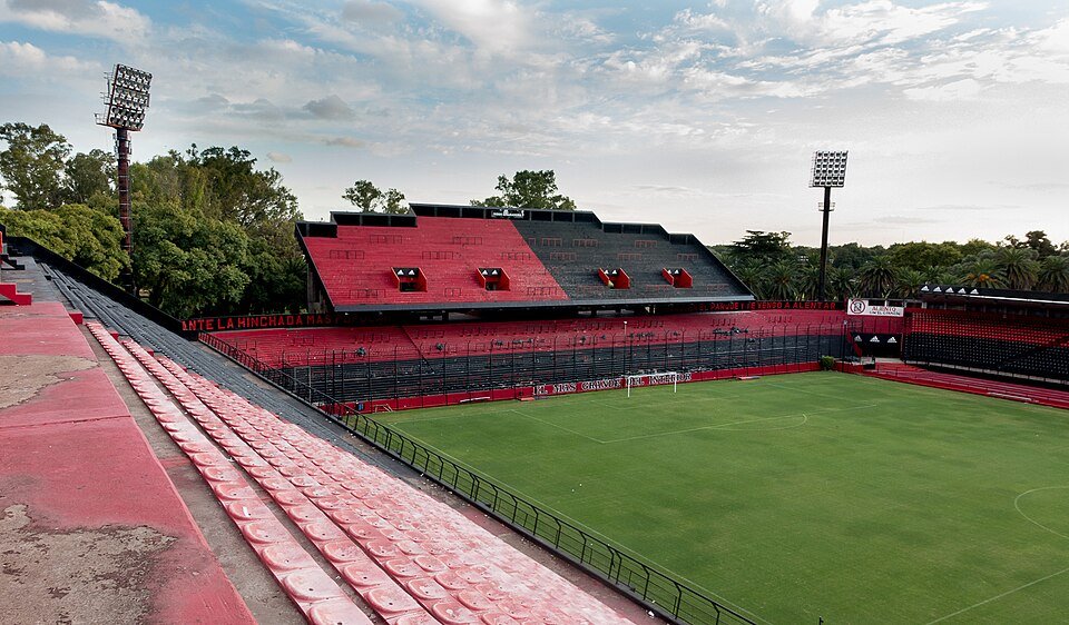 Newell's rescató un empate agónico ante Vélez con un golazo de tiro libre de Soñora